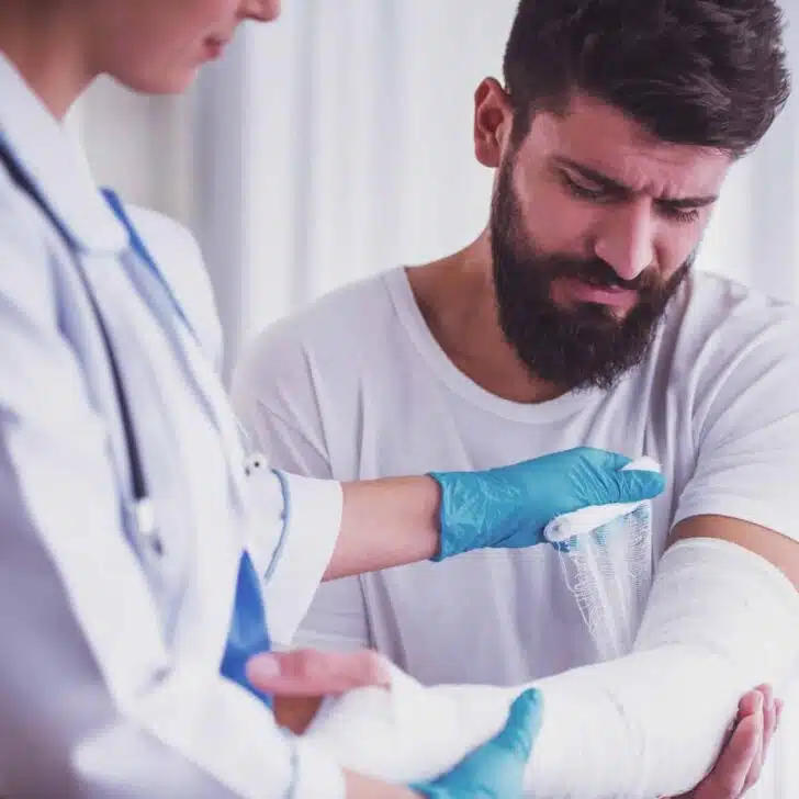 Injury man in doctor