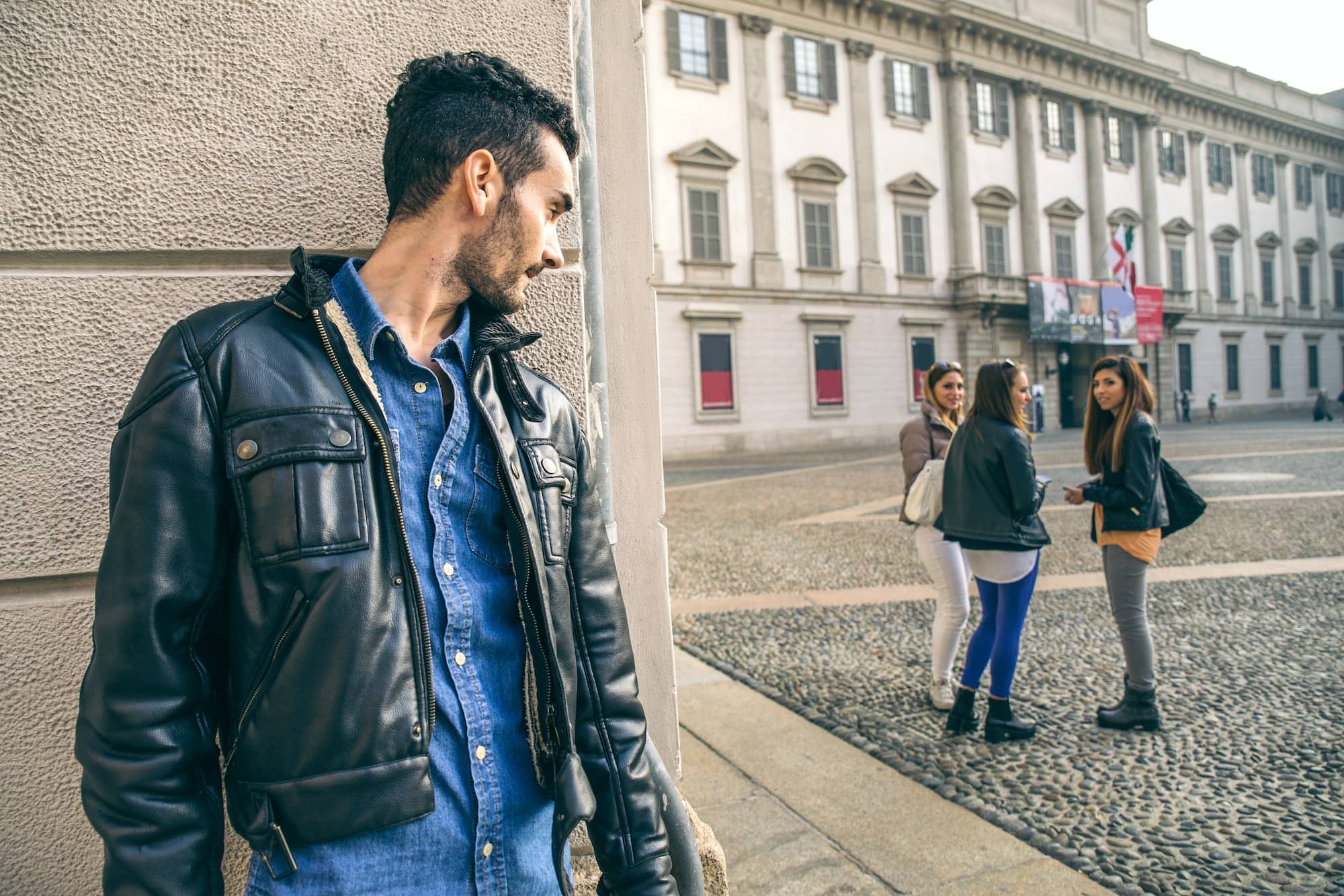 Jelous woman stalking a couple