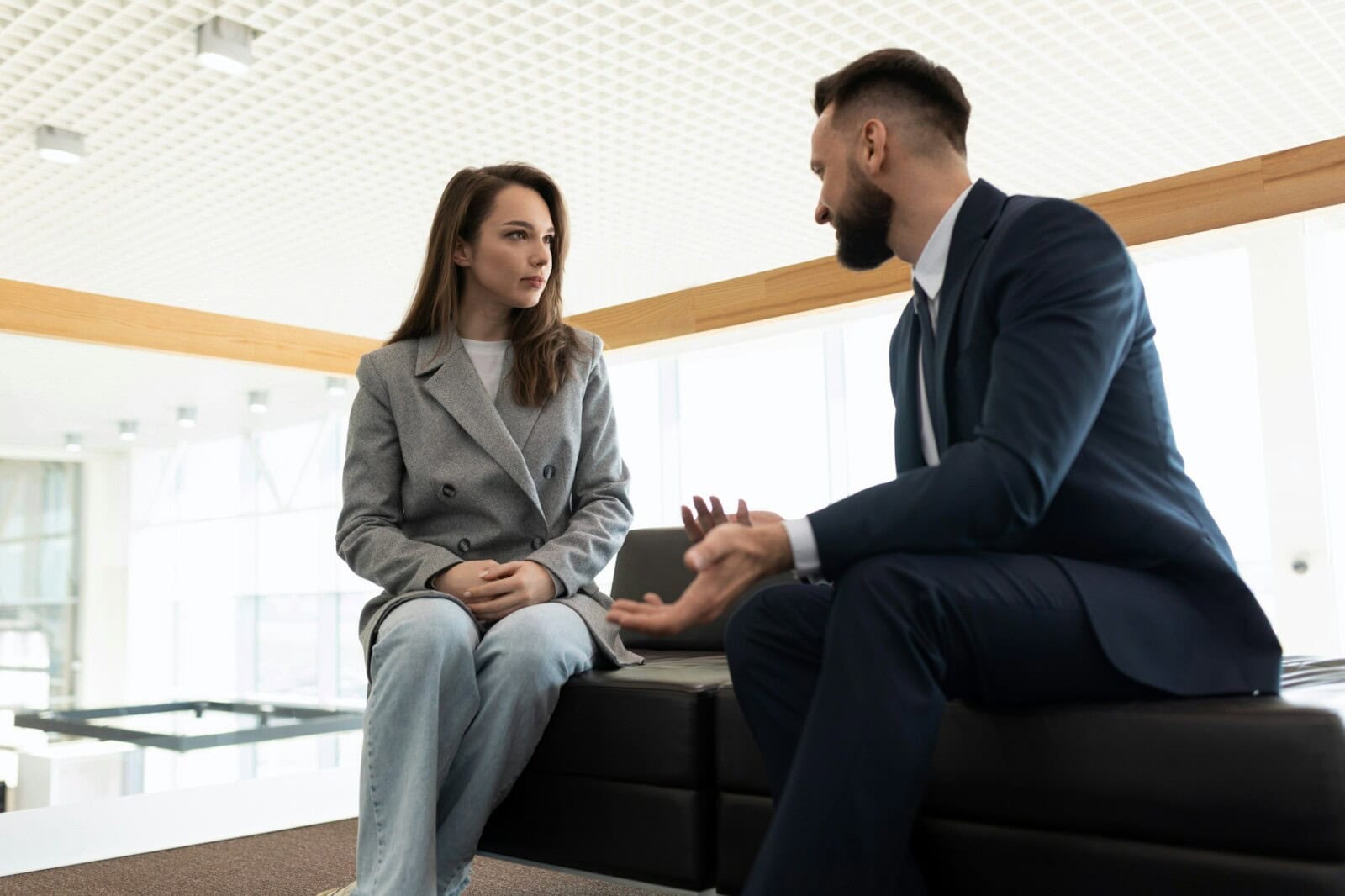 a lawyer communicates with his client before starting a court case
